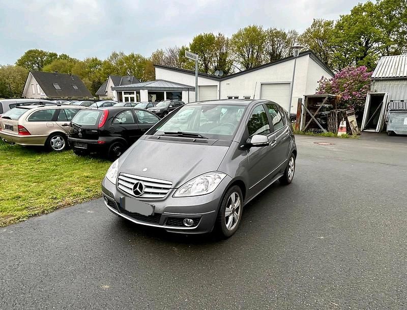 Beige Gebraucht 2009 Mercedes A150 Limousine | 950 € (Guter Preis) - Bild 1/4