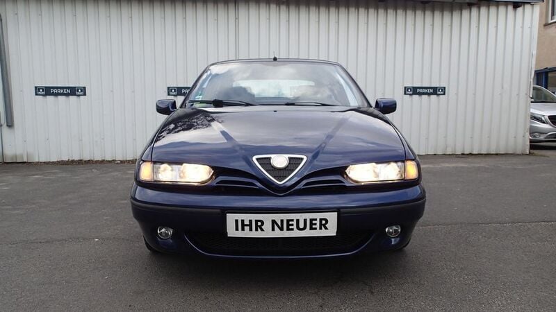 Second-hand Alfa Romeo 146 120 CP (88 kW) 2000 Albastru Hatchback