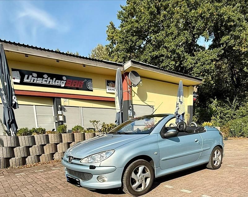 Grau Gebraucht 2006 Peugeot 206 CC Cabrio | 2.300 € (Etwas zu teuer) - Bild 1/4