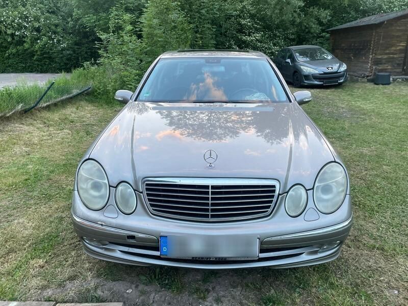 Grau Gebraucht 2003 Mercedes E270 Limousine | 1.800 € (Superpreis) - Bild 1/4