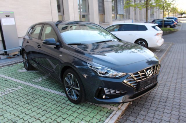 Andere Gebraucht 2022 Hyundai i30 Trend Limousine | 15.300 € (Fairer Preis) - Bild 1/4