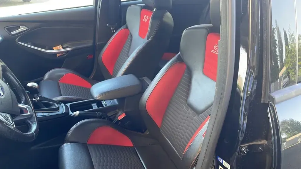 Używany Ford Focus Sport 250 KM (183 kW) 2016 Czarny Sedan/Limuzyna