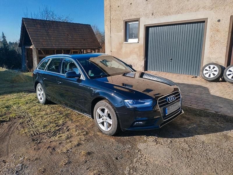 Schwarz Gebraucht 2015 Audi A4 Kombi | 12.000 € (Guter Preis) - Bild 1/4