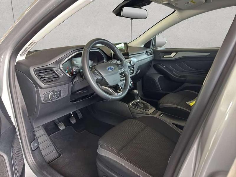 Gebraucht Ford Focus Cool & Connect 125 PS (91 kW) 2022 Moondust silber metallic Kombi