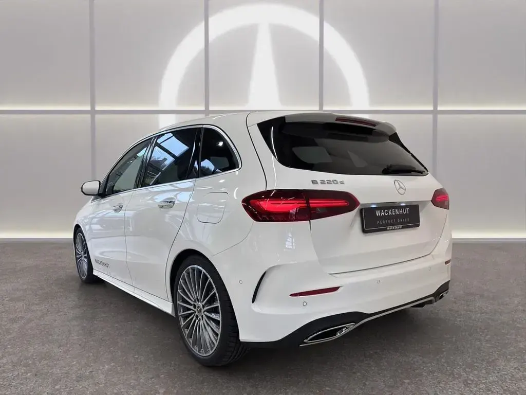 Gebraucht Mercedes B220 AMG Line Premium Plus 190 PS (139 kW) 2026 Weiss Van / Kleinbus