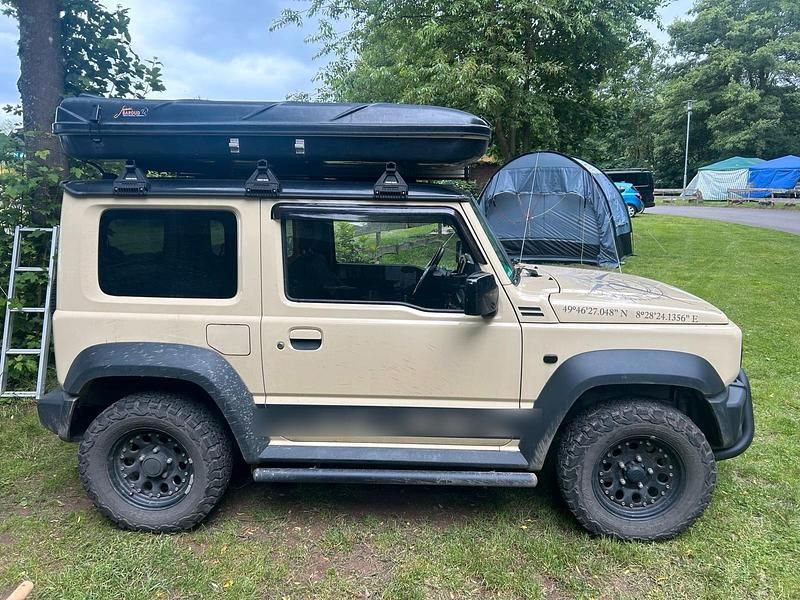 Beige Gebraucht 2020 Suzuki Jimny SUV | 29.999 € (Etwas zu teuer) - Bild 1/4