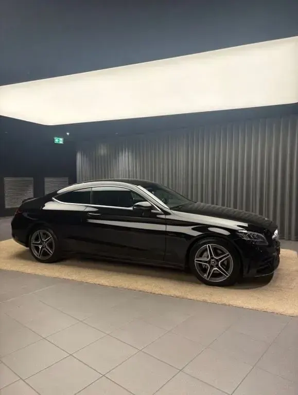 Gebraucht Mercedes C180 AMG line 156 PS (114 kW) 2019 Schwarz Coupé