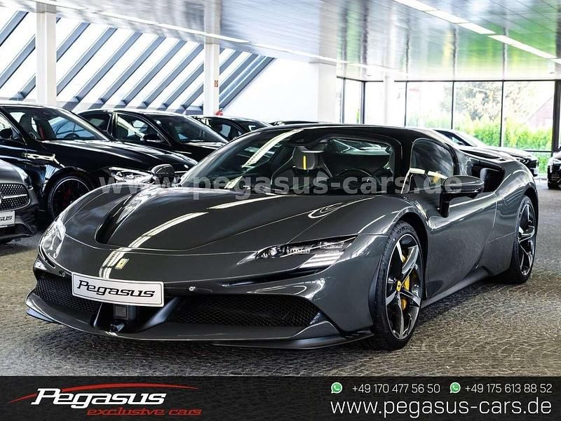 Gebraucht Ferrari SF90 1001 PS (736 kW) 2024 Grau Cabrio