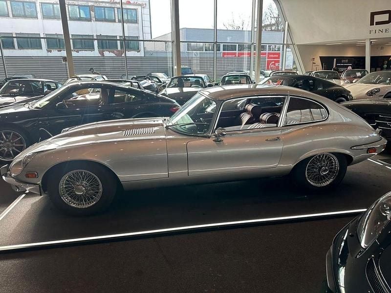 Second-hand Jaguar E-Type 268 CP (197 kW) 1972 Argintiu Coupe