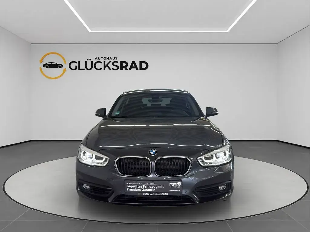 Gebraucht BMW 118 Sport Line 136 PS (100 kW) 2019 Grau Limousine