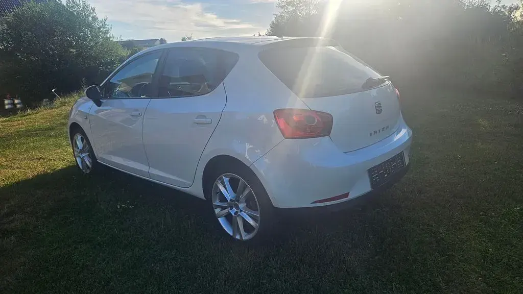 Gebraucht Seat Ibiza 105 PS (77 kW) 2009 Weiß Limousine