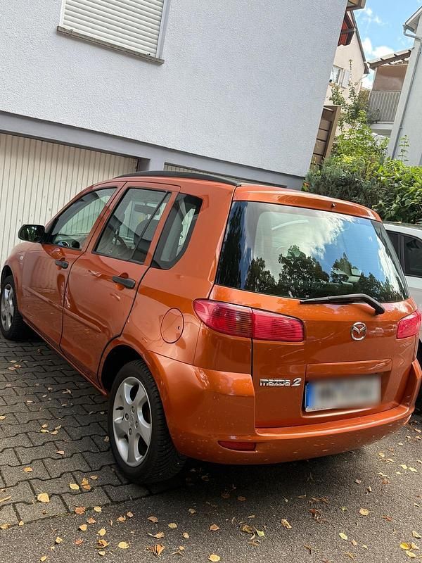 Orange Gebraucht 2003 Mazda 2 Limousine | 1.900 € - Bild 1/4