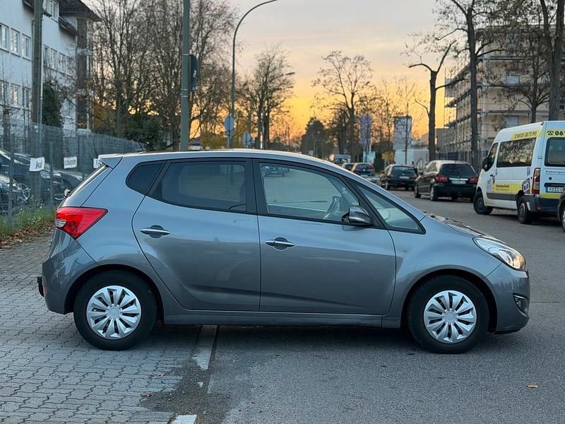 Gebraucht Hyundai ix20 Comfort 90 PS (66 kW) 2011 Grau Kleinwagen