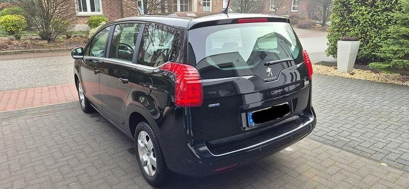 Gebraucht Peugeot 5008 Active 120 PS (88 kW) 2015 Schwarz Van / Kleinbus