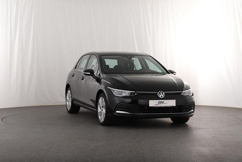Gebraucht VW Golf VII Style 150 PS (110 kW) 2020 Deep black perleffekt Limousine