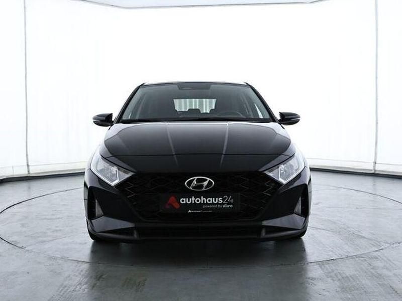 Gebraucht Hyundai i20 101 PS (74 kW) 2023 Schwarz Kleinwagen