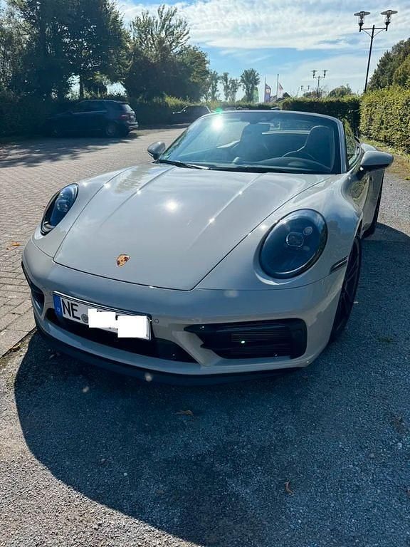 Grau Gebraucht 2023 Porsche 911 Carrera GTS Cabrio | 171.500 € (Fairer Preis) - Bild 1/4