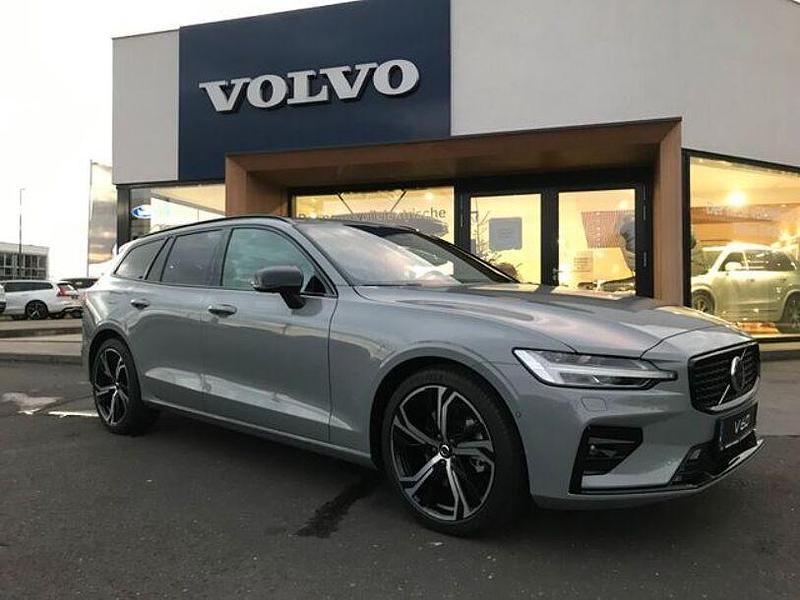 Gebraucht Volvo V60 Plus 197 PS (144 kW) 2025 Vapour grey / metallic Kombi