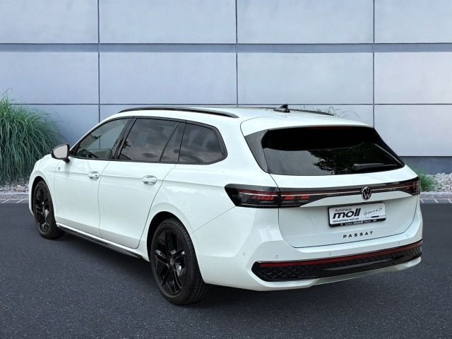 Gebraucht VW Passat R-line 150 PS (110 kW) 2024 Pure white Kombi
