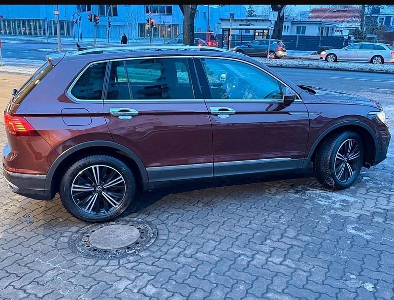 Gebraucht VW Tiguan Elegance 150 PS (110 kW) 2022 Braun SUV