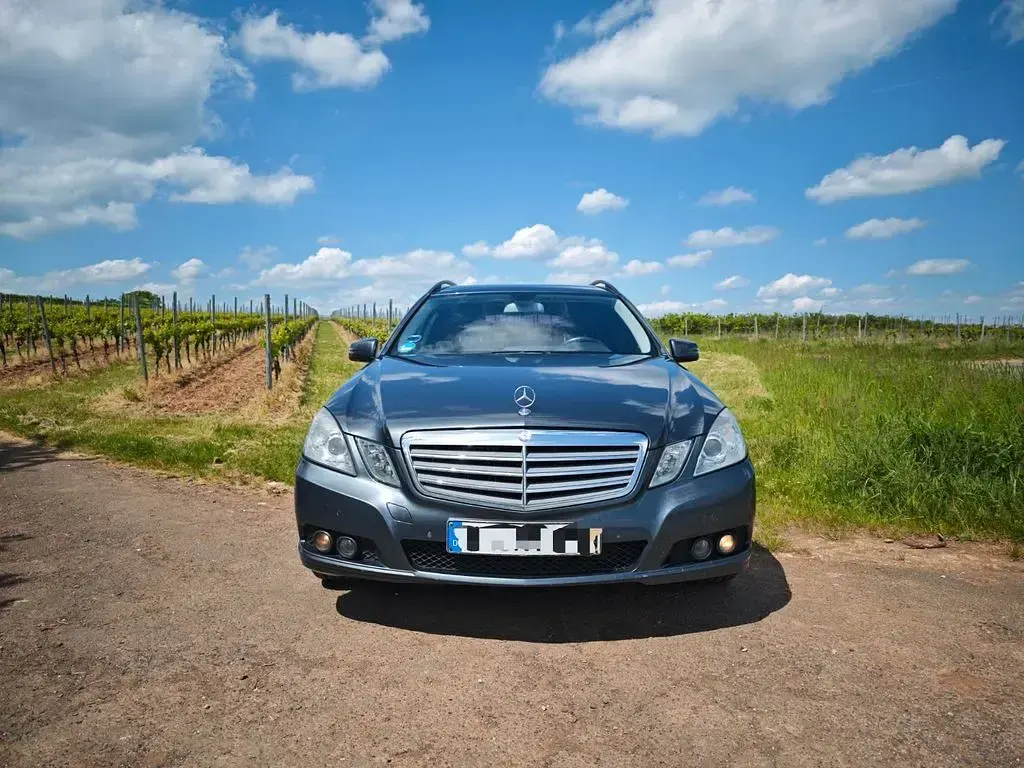 Gebraucht Mercedes E250 204 PS (150 kW) 2010 Grau Limousine