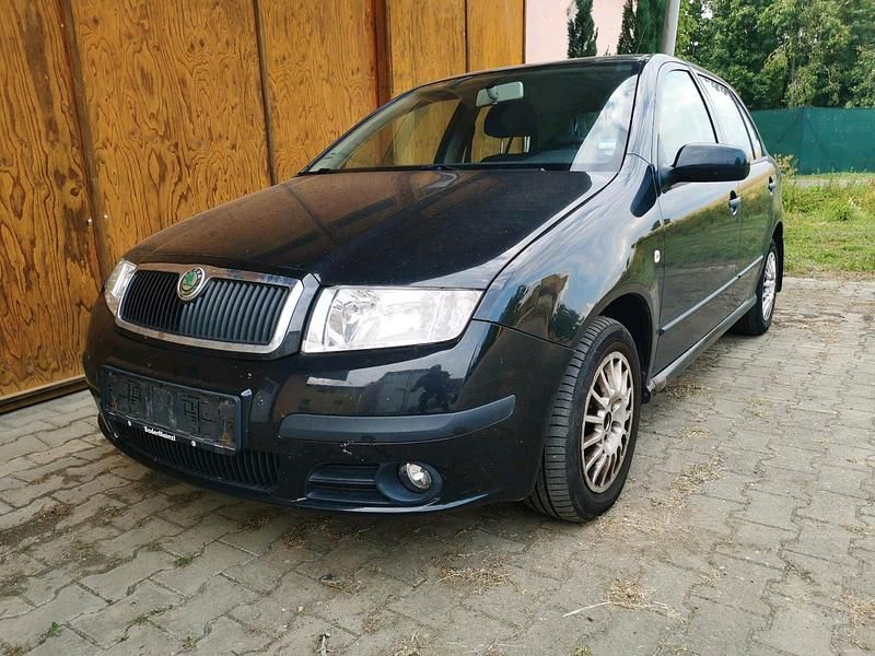 Schwarz Gebraucht 2005 Skoda Fabia Kleinwagen | 1.200 € (Fairer Preis) - Bild 1/4
