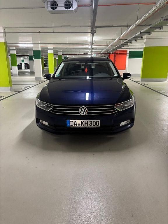 Blau Gebraucht 2018 VW Passat Trendline Kombi | 15.999 € (Guter Preis) - Bild 1/4