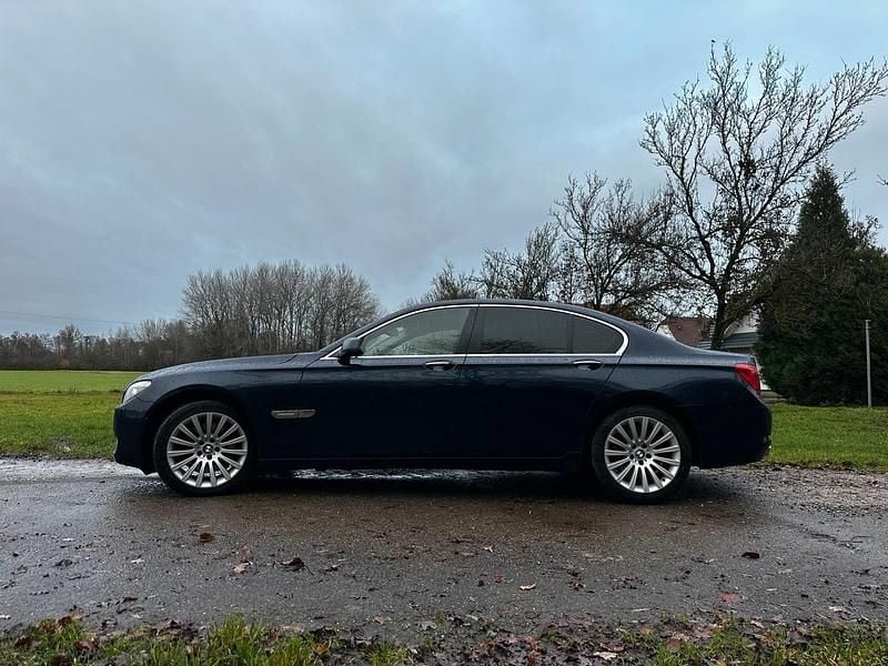 Gebraucht BMW 740 306 PS (225 kW) 2009 Blau Limousine