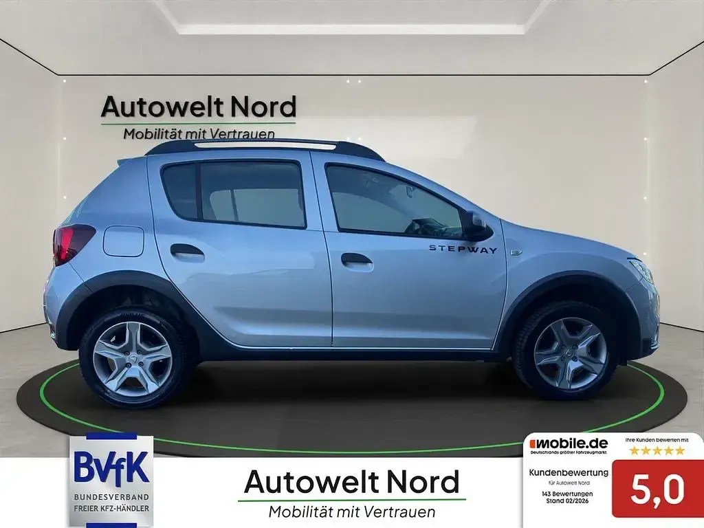 Gebraucht Dacia Sandero Lauréate 90 PS (66 kW) 2019 Highland grey Limousine