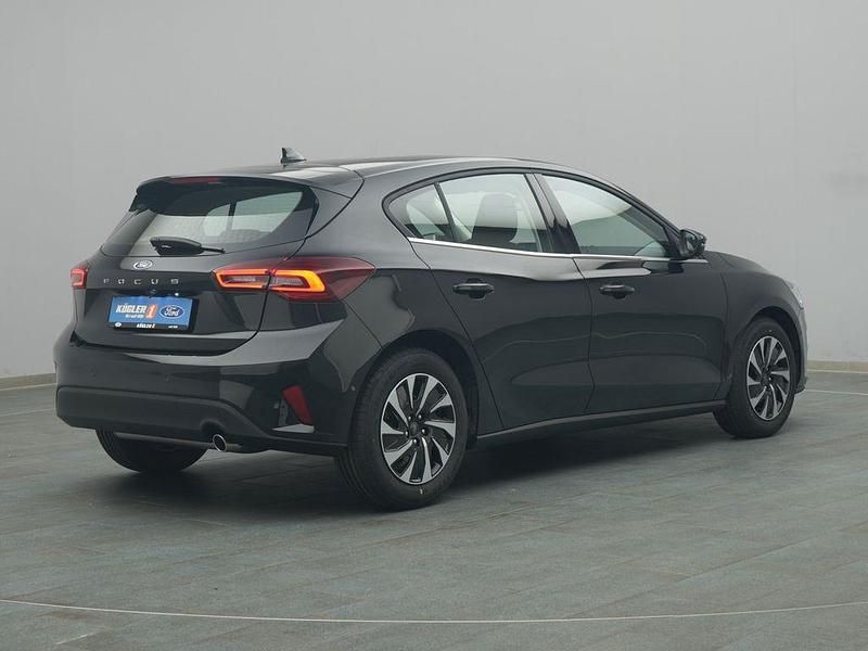 Neu Ford Focus Titanium 155 PS (114 kW) 2025 Schwarz Limousine