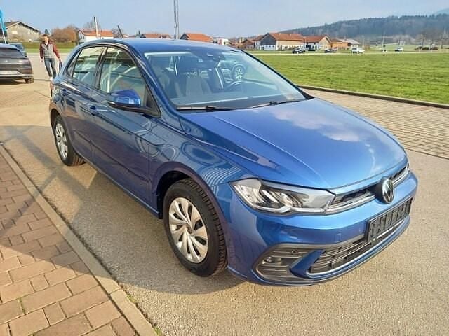 Gebraucht VW Polo Basis 95 PS (69 kW) 2023 Blau Kleinwagen