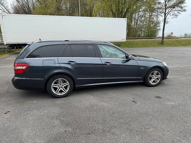 Second-hand Mercedes E250 204 CP (150 kW) 2009 Gri Break