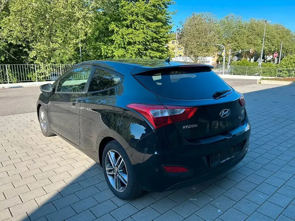 Gebraucht Hyundai i30 135 PS (99 kW) 2013 Schwarz Coupé