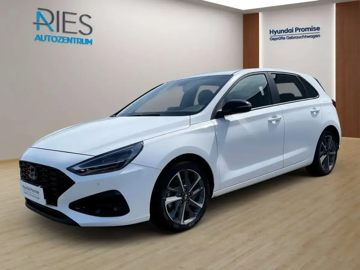 Gebraucht Hyundai i30 Advantage 101 PS (74 kW) 2025 Atlas white Limousine