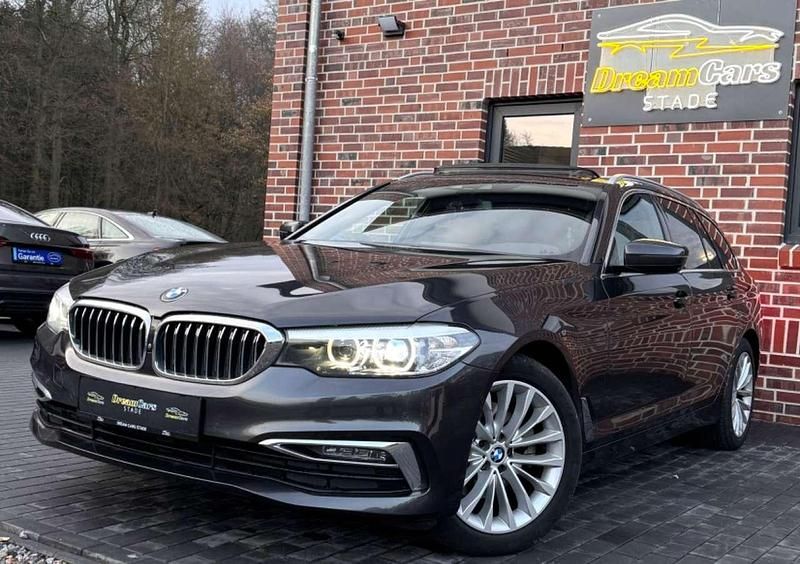 Grau Gebraucht 2020 BMW 520 Luxury Line Kombi | 25.950 € (Fairer Preis) - Bild 1/4