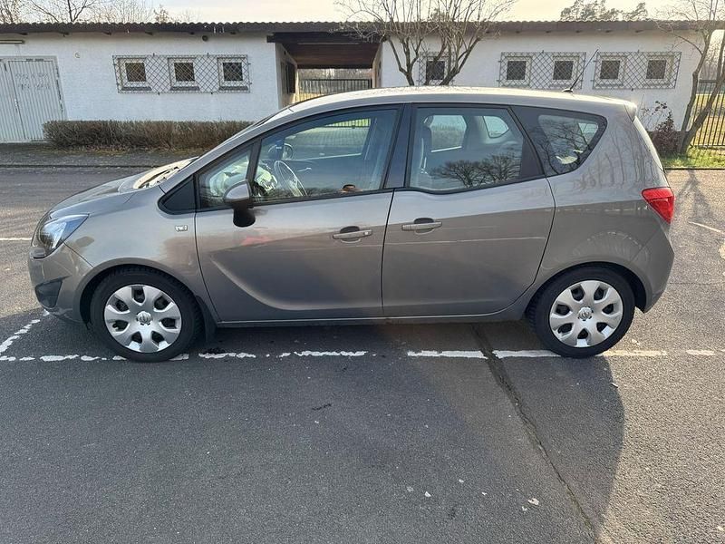 Gebraucht Opel Meriva Edition 120 PS (88 kW) 2012 Braun Van / Kleinbus