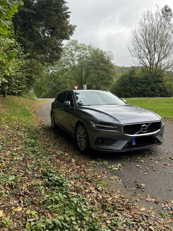 Gebraucht Volvo V60 Momentum 190 PS (139 kW) 2018 Kombi