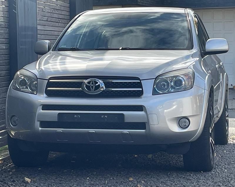 Silber Gebraucht 2006 Toyota RAV4 SUV | 5.960 € (Teuer) - Bild 1/4