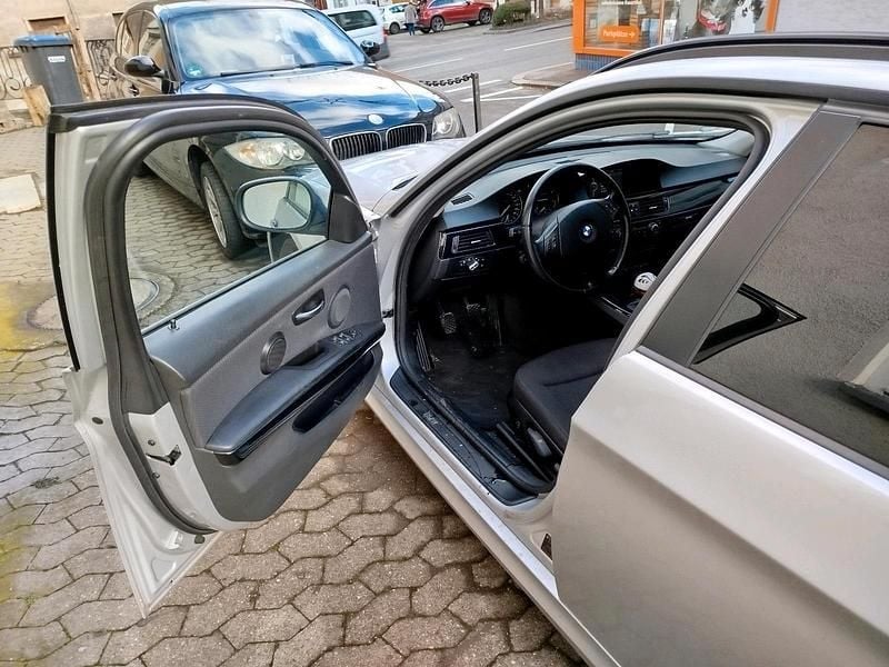 Second-hand BMW 320 184 CP (135 kW) 2010 Gri Break