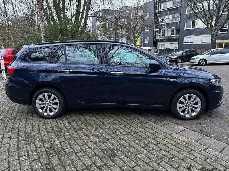 Gebraucht Fiat Tipo Lounge 110 PS (80 kW) 2017 Blau Limousine