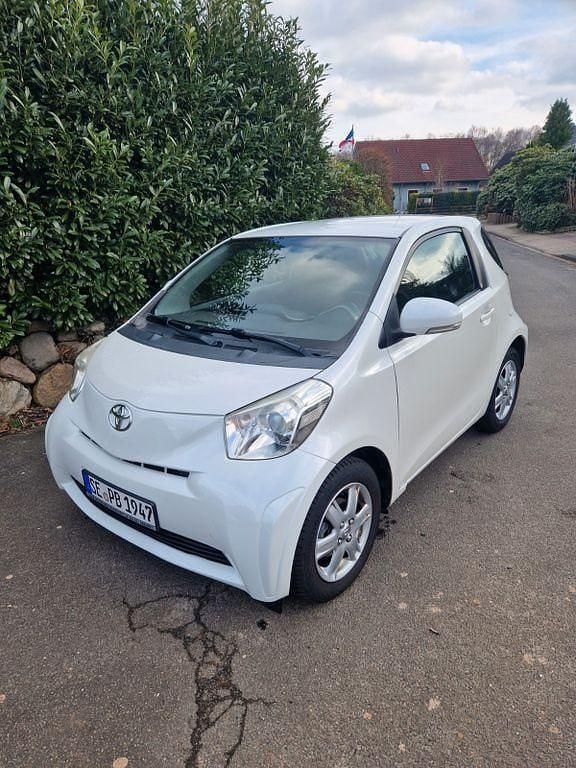Gebraucht Toyota iQ 90 PS (66 kW) 2010 Weiß Kleinwagen