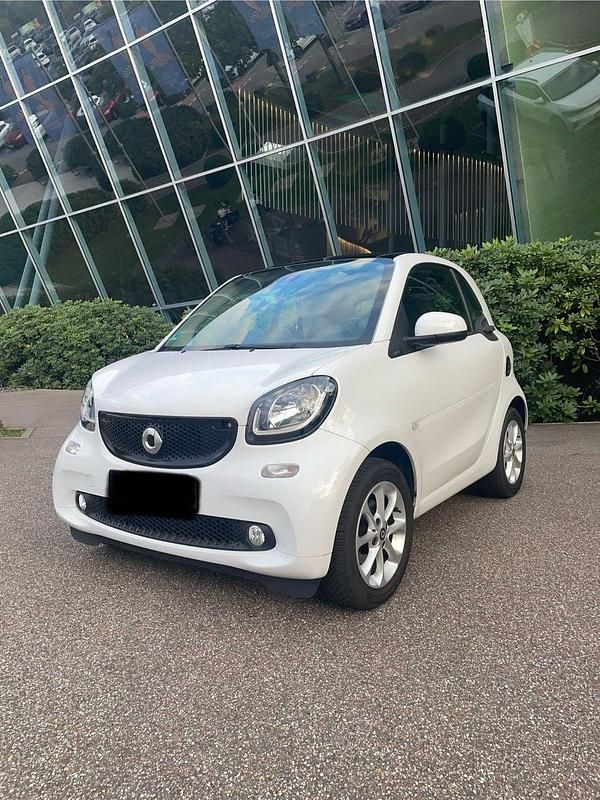 Weiß Gebraucht 2018 Smart ForTwo Coupé Coupé | 7.999 € (Guter Preis) - Bild 1/4