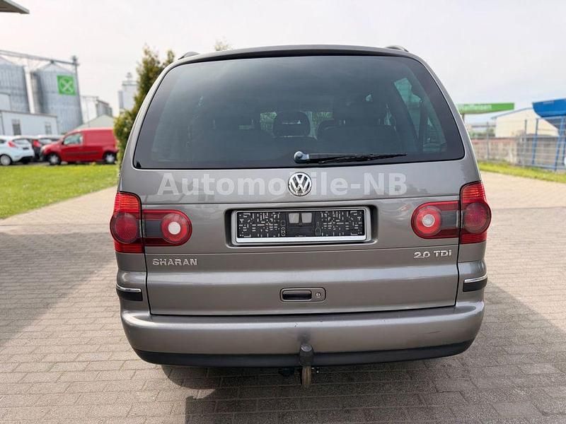 Gebraucht VW Sharan Comfortline 140 PS (102 kW) 2010 Grau Van / Kleinbus