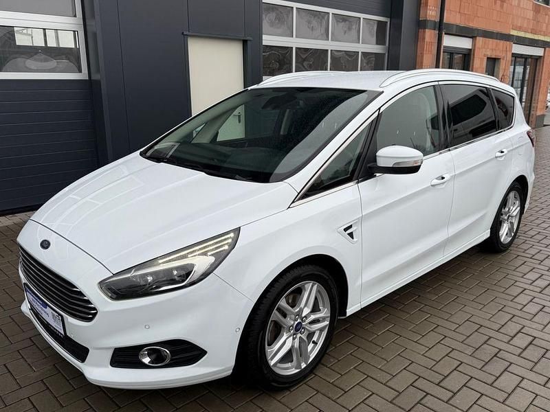 Weiß Gebraucht 2015 Ford S-MAX Titanium Van / Kleinbus | 14.699 € (Fairer Preis) - Bild 1/4