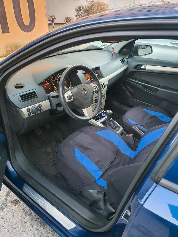 Usata Opel Astra 105 CV (77 kW) 2007 Blu Station wagon