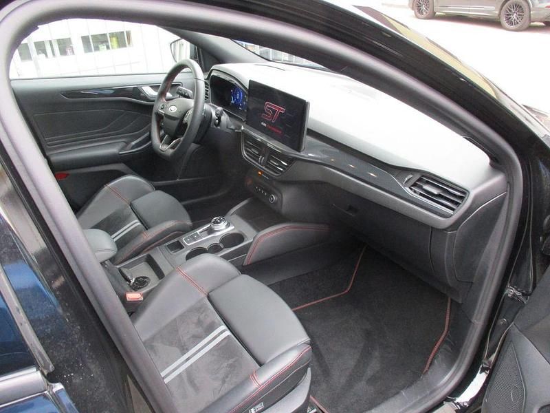 Używany Ford Focus ST 280 KM (205 kW) 2022 Czarny Sedan/Limuzyna