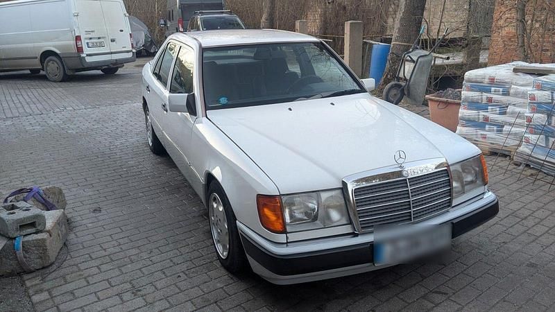 Gebraucht Mercedes 200 75 PS (55 kW) 1990 Weiß Limousine