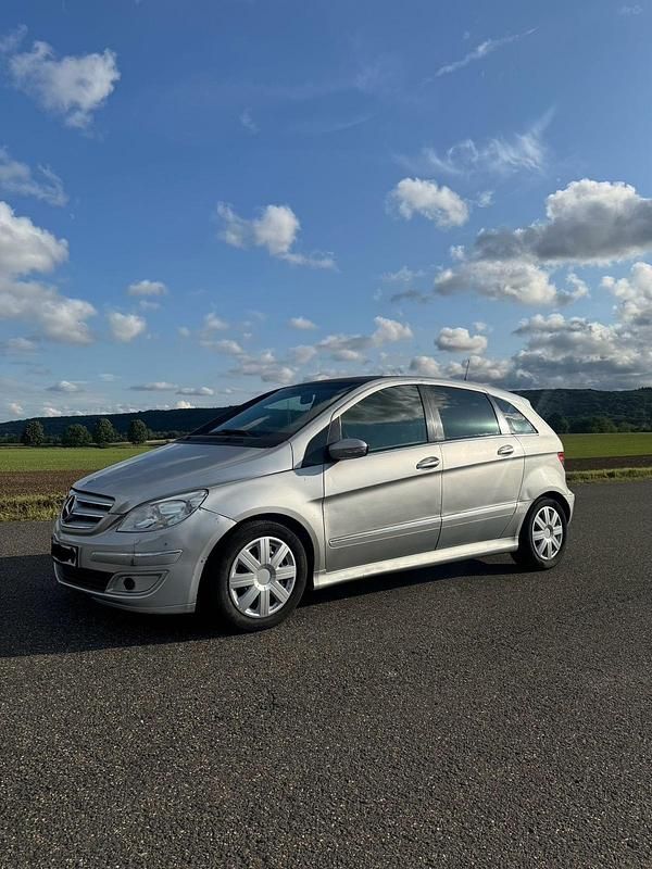 Silber Gebraucht 2008 Mercedes B180 Van / Kleinbus | 2.890 € (Guter Preis) - Bild 1/4