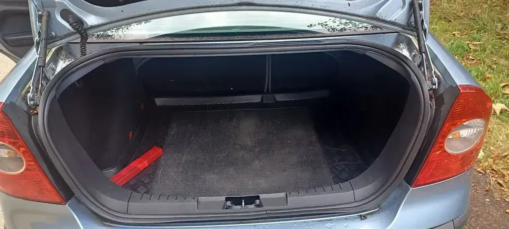 Gebraucht Ford Focus 101 PS (74 kW) 2006 Silber Limousine