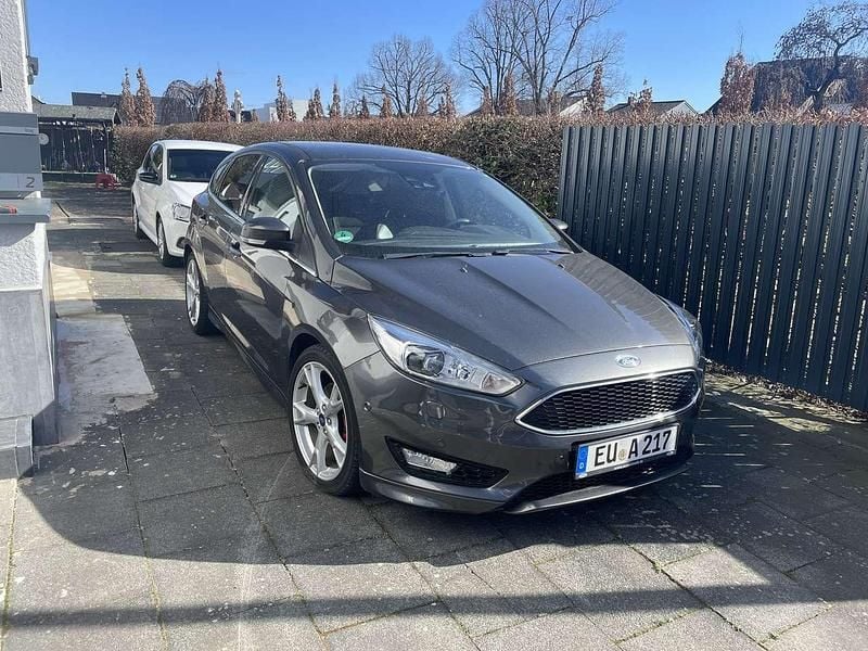 Gebraucht Ford Focus Titanium 182 PS (133 kW) 2016 Grau Limousine